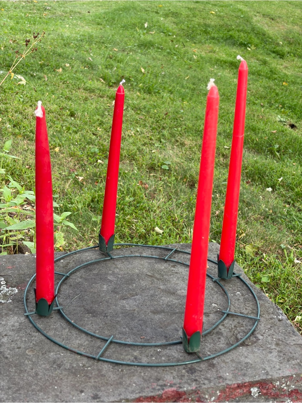 12" Green Vintage Xmas/ Holiday Wire Wreath Frame /4 Red Taper Candles